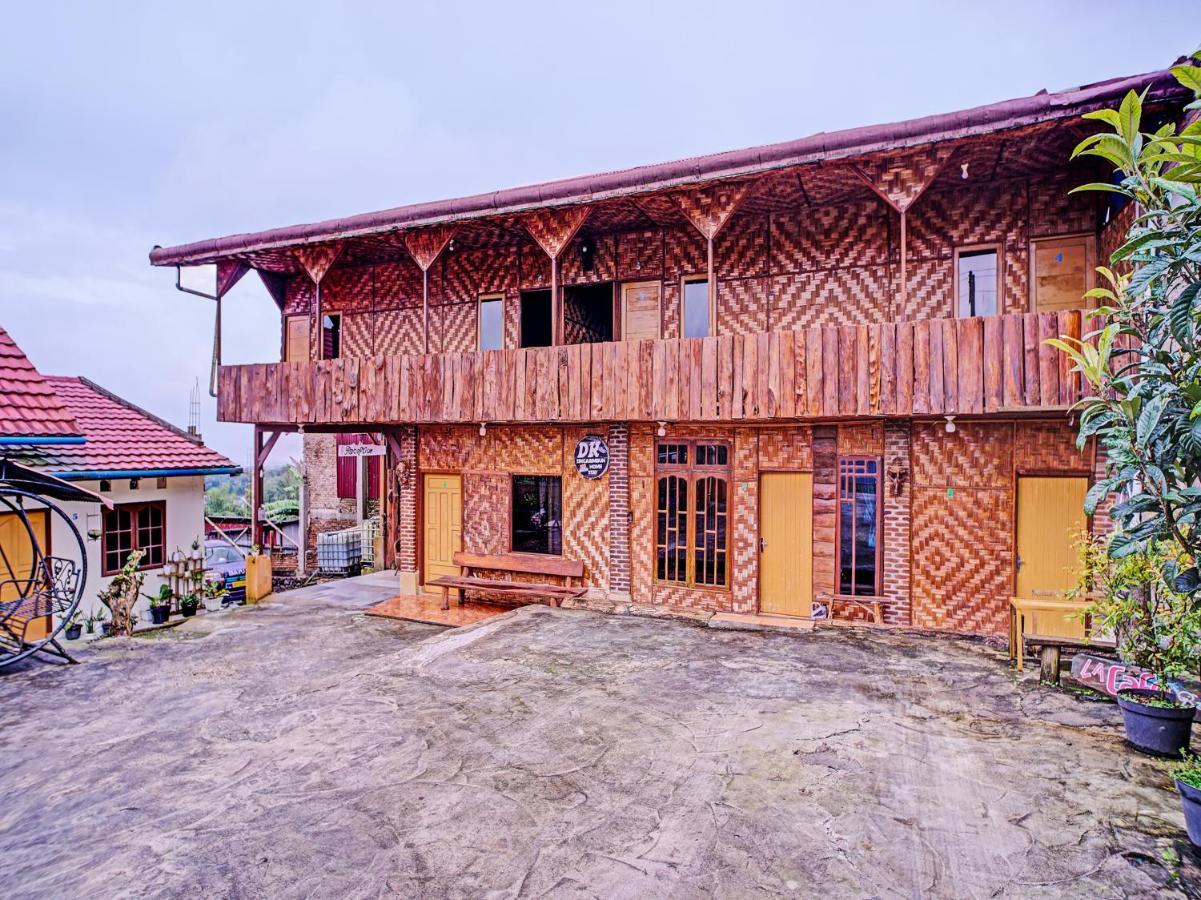 Oyo 90209 Dk Singarimbun Berastagi Homestay Buitenkant foto